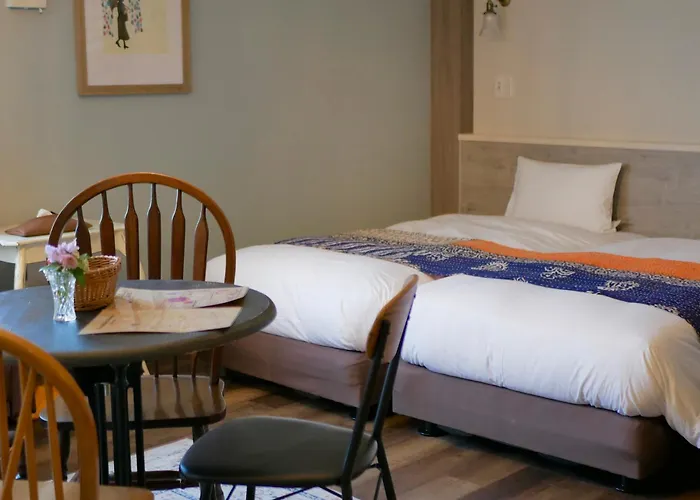 7 Rooms Hotel & Cafe