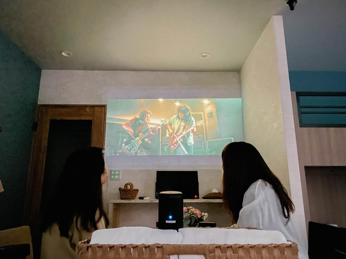 โรงแรม 7 & Cafe 2*